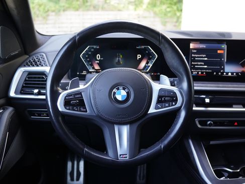 Used 2024 BMW X7 xDrive40i w/ M Sport Package AWD/4WD image 17