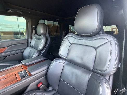 Used 2024 Lincoln Navigator Reserve AWD/4WD image 12