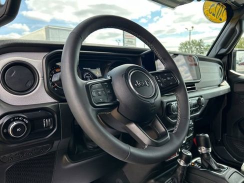 Used 2025 Jeep Wrangler Unlimited Sport AWD/4WD image 34