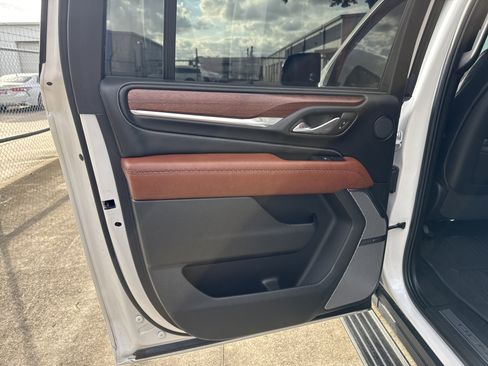 Used 2023 GMC Yukon XL Denali Ultimate image 10