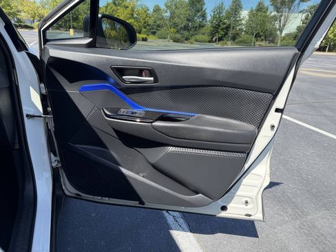 Used 2020 Toyota C-HR XLE FWD image 19