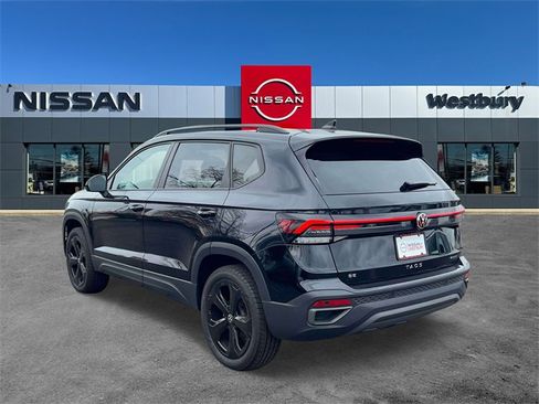 Used 2025 Volkswagen Taos SE image 8