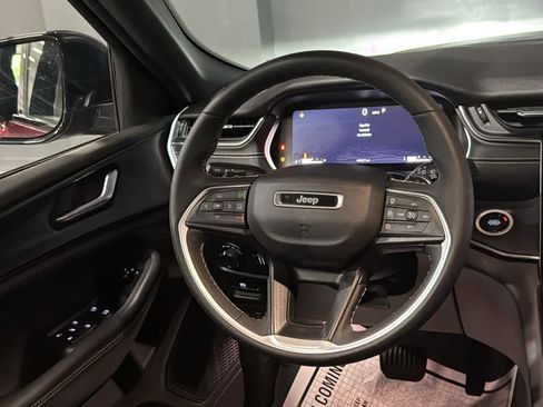 Used 2023 Jeep Grand Cherokee L Laredo AWD/4WD image 27