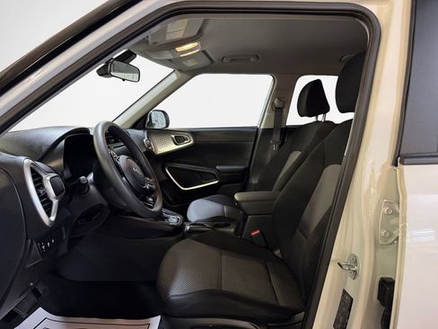 Used 2023 Kia Soul LX image 12