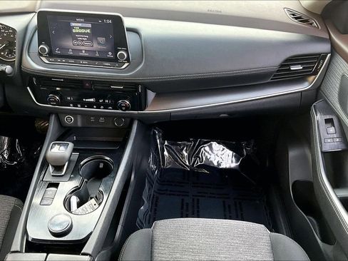 Used 2021 Nissan Rogue SV image 25