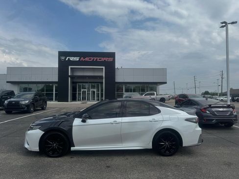 Used 2019 Toyota Camry XSE w/ Navigation Package FWD image 12