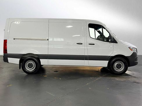 Used 2025 Mercedes-Benz Sprinter 2500 image 2