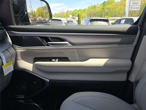 New 2026 Jeep Grand Wagoneer 4WD image 24