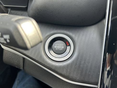 Used 2024 Jeep Grand Cherokee Laredo X image 23