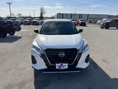 Used 2023 Nissan Kicks S image 9