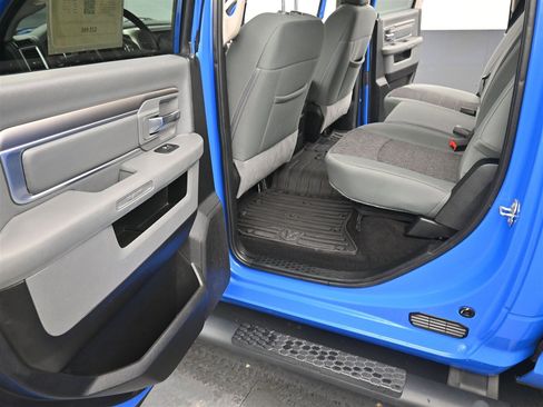 Used 2018 RAM 1500 SLT image 10