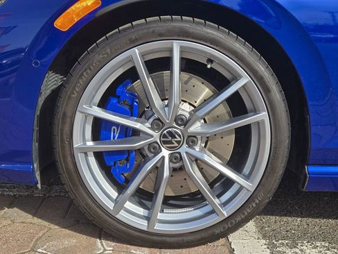 Used 2024 Volkswagen Golf R image 9