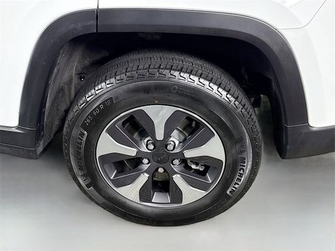 Used 2023 Jeep Grand Cherokee 4WD 4xe image 38