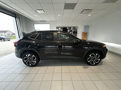 Used 2025 Chevrolet Trax RS FWD image 6