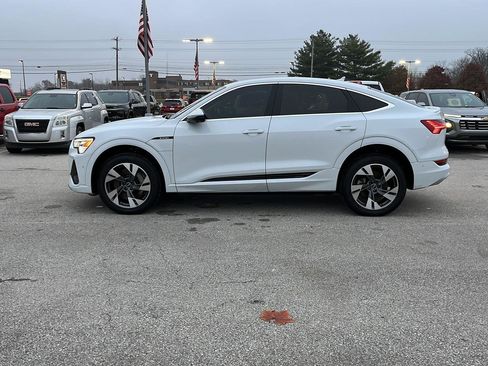 Used 2022 Audi e-tron Premium Plus w/ Premium Plus Package image 2