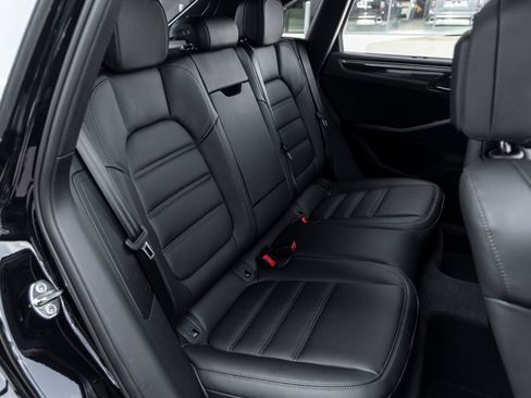 Certified 2026 Porsche Macan S AWD/4WD image 37