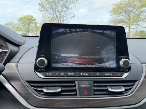 Used 2024 Nissan Altima 2.5 SV FWD image 19