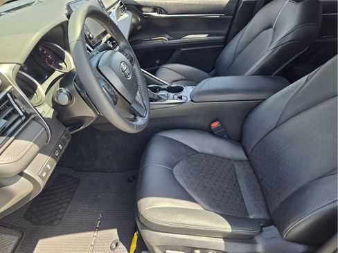 Used 2022 Toyota Camry XSE FWD image 13