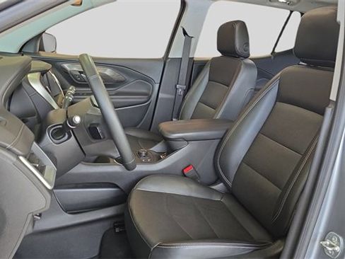 Used 2023 GMC Terrain SLT w/ Infotainment Package II image 11