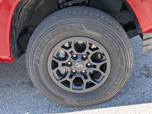 Used 2022 Toyota Tacoma SR5 w/ Technology Package RWD image 11