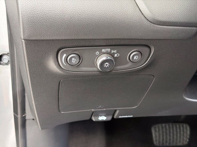 Used 2023 Buick Encore GX Select w/ Sport Touring Package FWD image 21