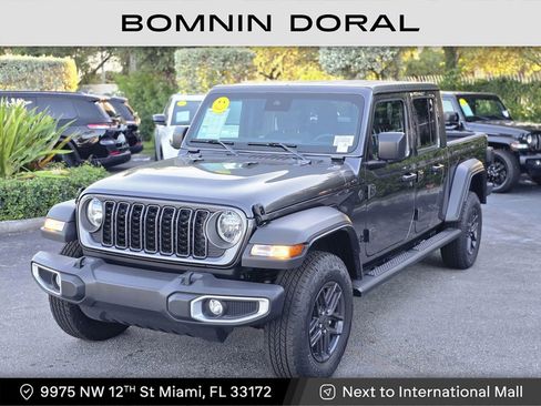 Used 2025 Jeep Gladiator Sport image 1