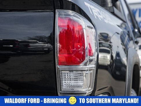 Used 2021 Toyota Tacoma TRD Off-Road w/ TRD Premium Off Road Package image 6