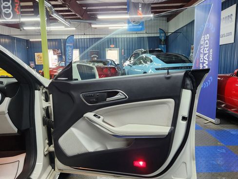 Used 2014 Mercedes-Benz CLA 250 4MATIC image 12