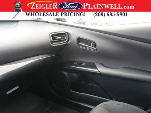 Used 2022 Toyota Prius L Eco image 30