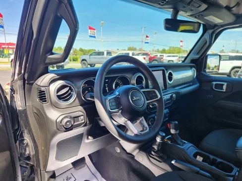 Used 2023 Jeep Wrangler Sahara w/ Cold Weather Group image 21