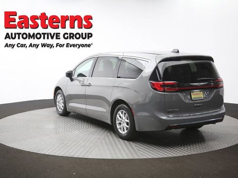 Used 2023 Chrysler Pacifica Touring-L FWD image 67