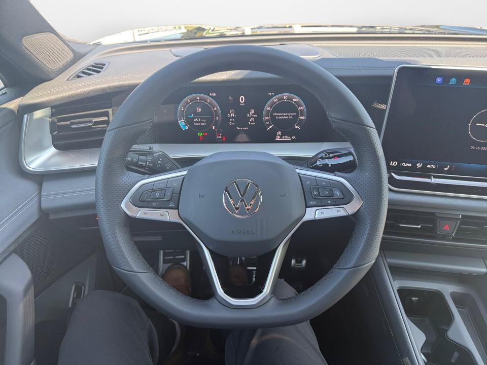 New 2026 Volkswagen Tiguan SE R-Line AWD/4WD image 10