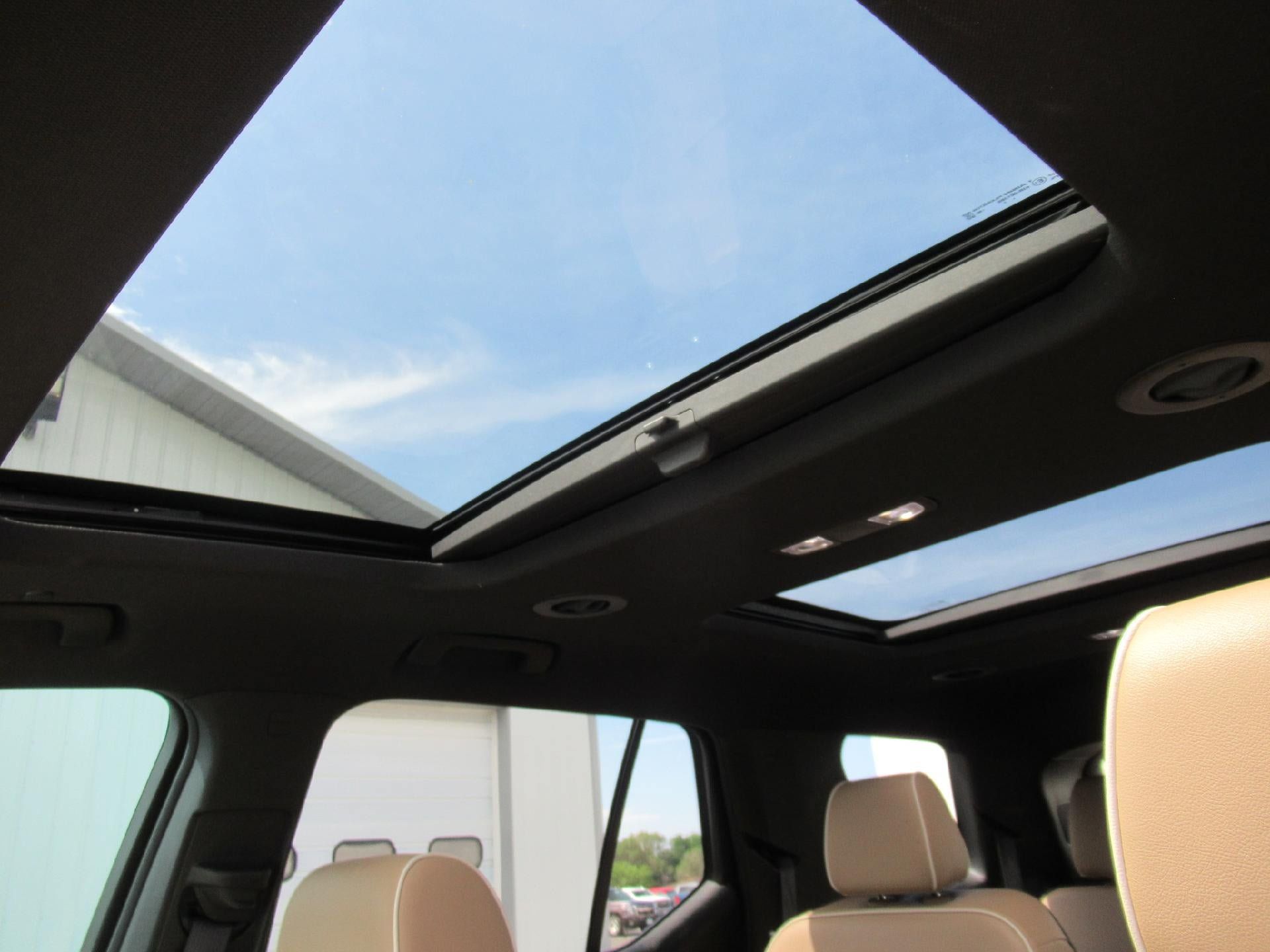 Certified 2022 Chevrolet Traverse Premier w/ LPO, Floor Liner Package AWD/4WD image 11
