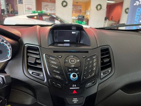 Used 2018 Ford Fiesta SE image 16