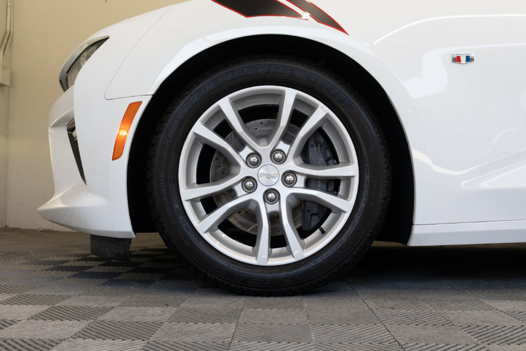 Used 2018 Chevrolet Camaro SS RWD image 10