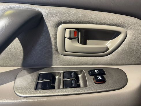 Used 2004 Toyota Sequoia Limited image 9