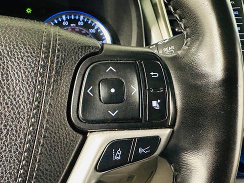 Used 2019 Toyota Highlander Limited Platinum AWD/4WD image 18