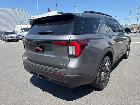 Used 2025 Ford Explorer ST-Line w/ ST-Line Street Pack image 4