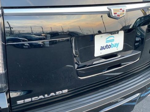 Used 2018 Cadillac Escalade Luxury image 16