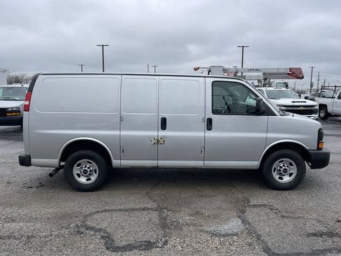 Used 2016 GMC Savana 2500 RWD image 15