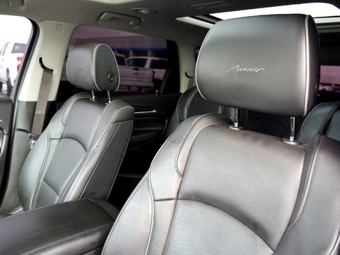 Used 2021 Buick Enclave Avenir w/ Avenir Technology Package image 11