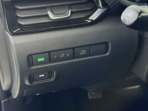 Certified 2022 Nissan Sentra SV FWD image 8