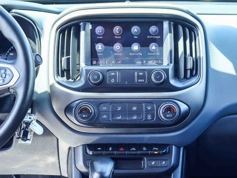Used 2022 Chevrolet Colorado Z71 AWD/4WD image 9