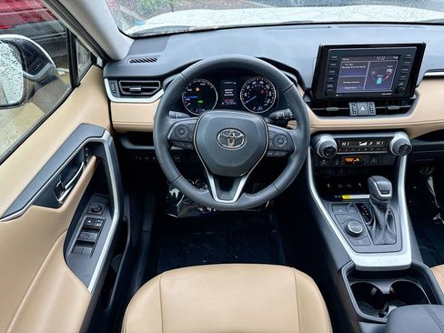 Used 2021 Toyota RAV4 XLE Premium image 11
