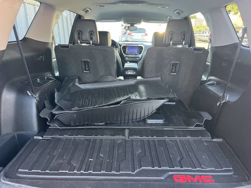 Used 2019 GMC Acadia SLT image 28
