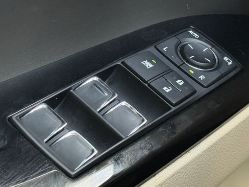 Used 2020 Lexus LX 570 4WD w/ Luxury Package image 33