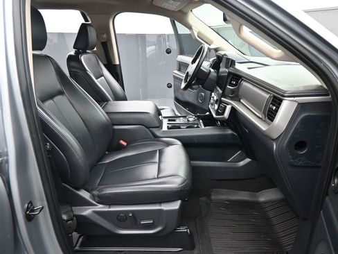 Used 2024 Ford Expedition XLT image 6