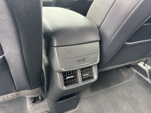 Used 2026 Chevrolet Equinox LT w/ Convenience Package II FWD image 16