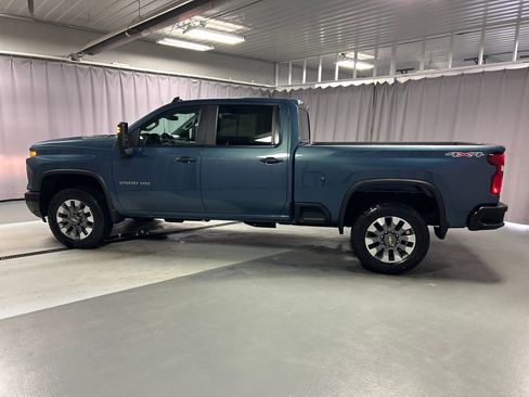 Used 2025 Chevrolet Silverado 2500 Custom w/ Custom Value Package AWD/4WD image 4