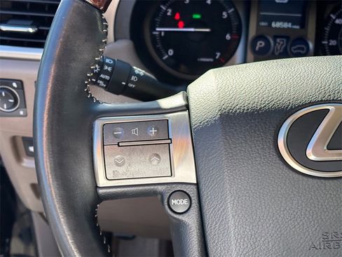 Used 2019 Lexus GX 460 image 17